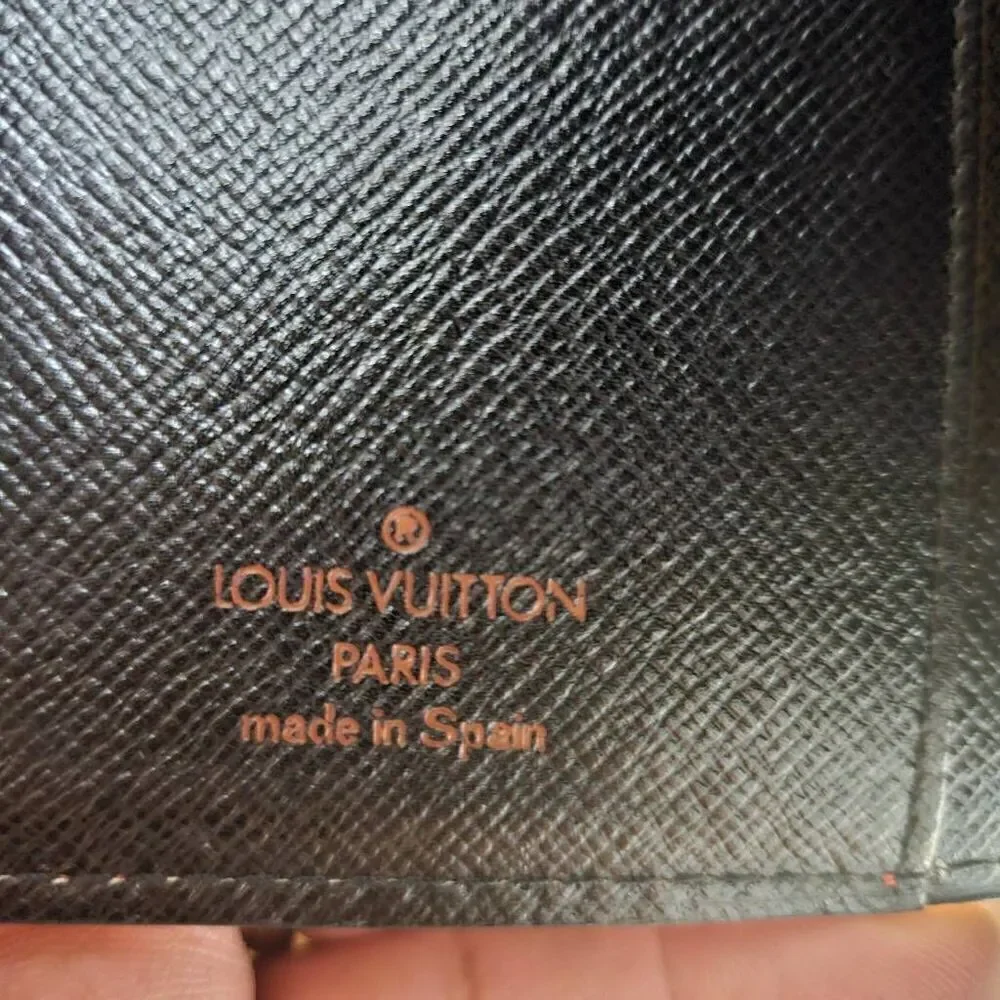 Louis Vuitton epi agenda wallet